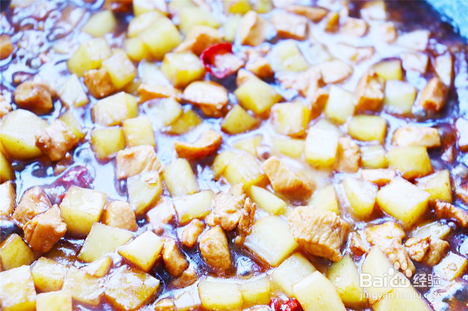 如何制作一份土豆鸡丁盖饭?