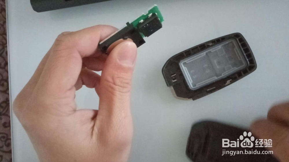 丰田汽车遥控怎么换电池