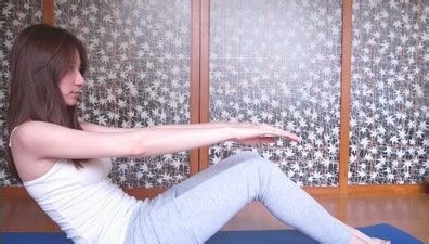 3组简单动作瘦腰腹 2周练出小蛮腰