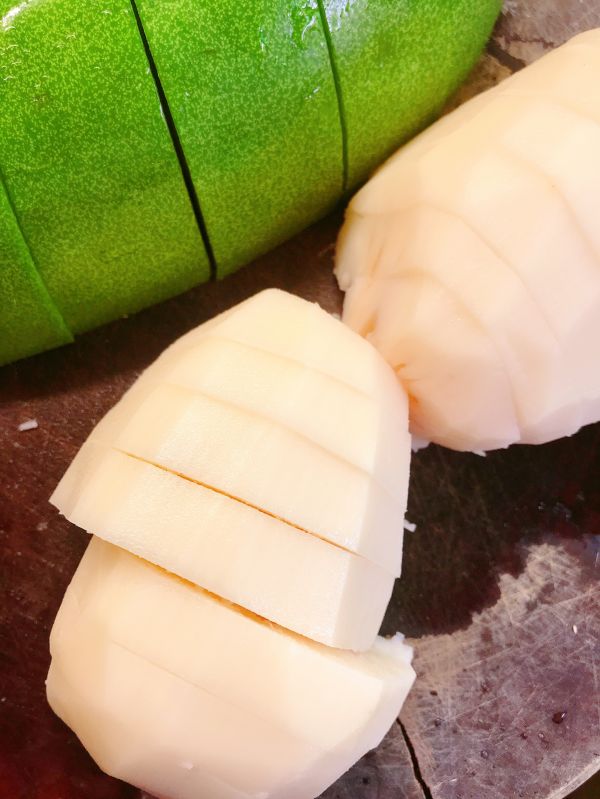 莲藕节瓜炖鸡汤