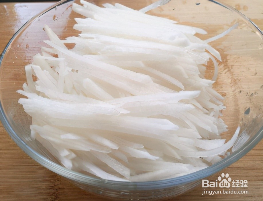 家庭自制萝卜丝鲫鱼汤