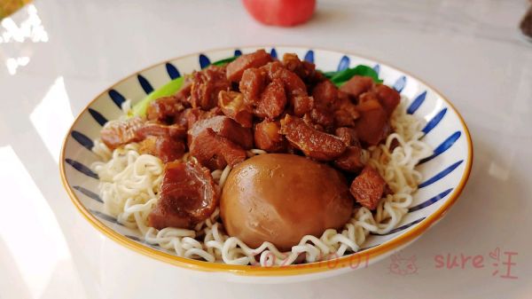 蔬果酱香牛肉面