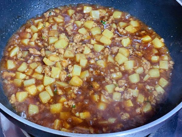 红烧土豆盖浇饭