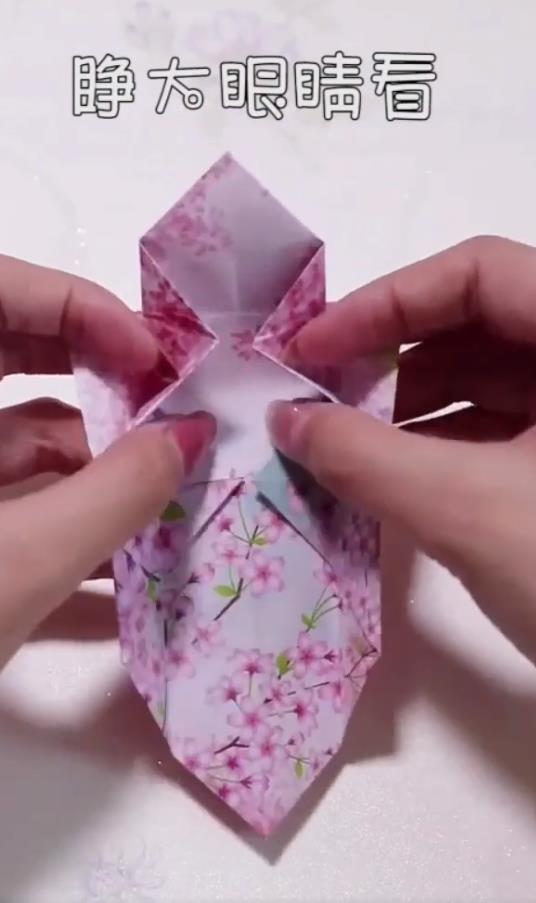 怎么用纸折耳朵盒子