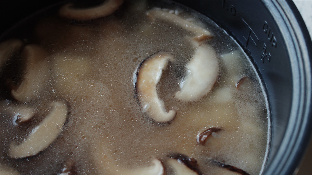 香菇土豆油饭的做法，妈妈们学会了吗？