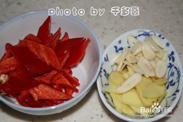 家庭木耳姜片炒鸡怎么做？