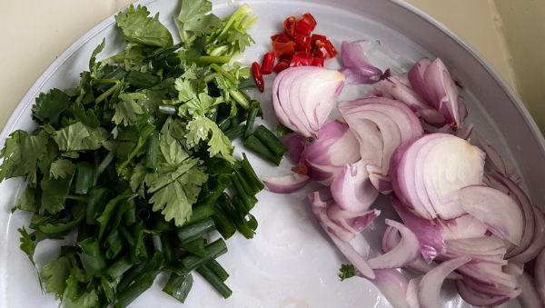 卤牛肉洋葱凉拌粉