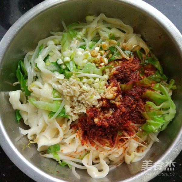 油泼三棱面的做法