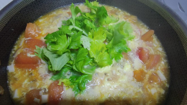 西红柿芹菜叶子疙瘩汤