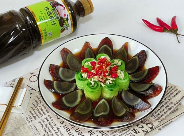 捞汁黄瓜松花蛋