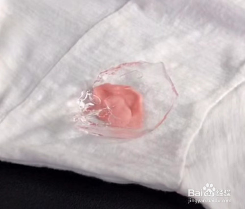 口香糖粘在衣服上怎么办?简单有效的小妙招?
