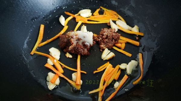 椒蒜肉酱笋瓜条