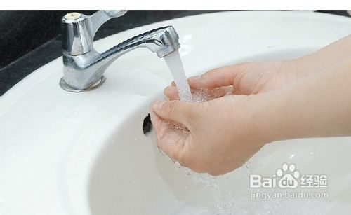 脸上长粉刺怎么办