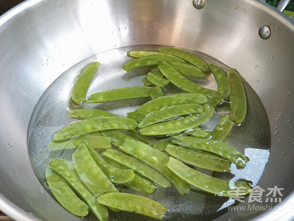 腊肠炒荷兰豆
