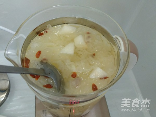 雪梨银耳羹的做法