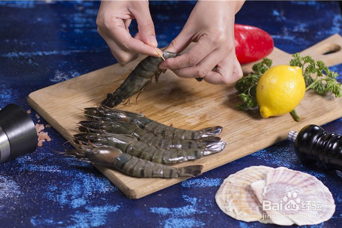 盐烤黑虎虾怎么做？