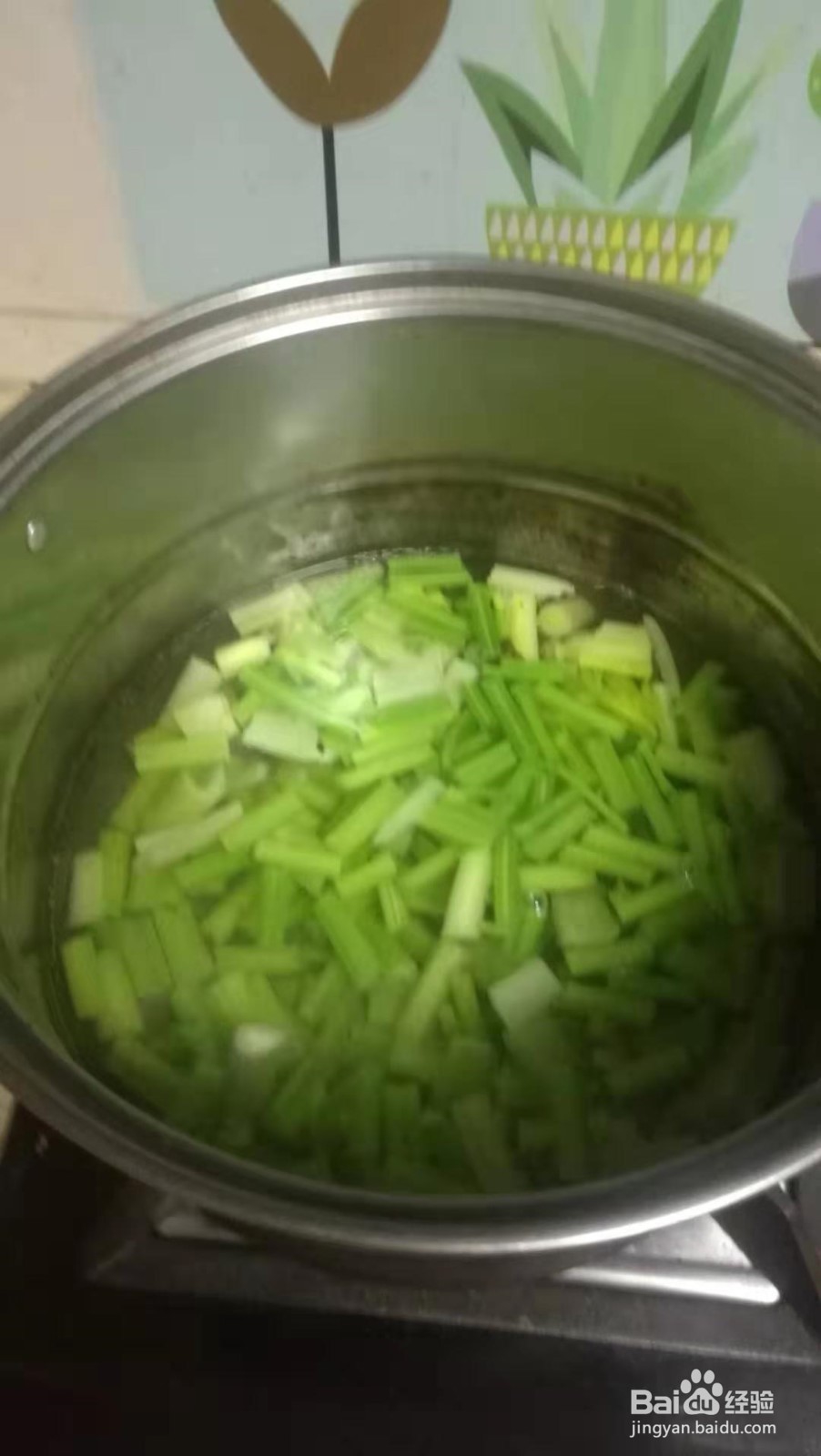 夏日凉菜芹菜花生米的凉拌菜做法 百度经验