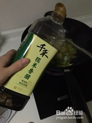 健康养生佳品酸辣脆爽素炒莴苣的做法