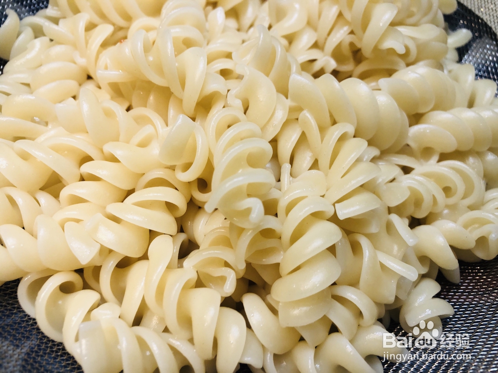 香气浓郁的番茄鳀鱼螺丝粉