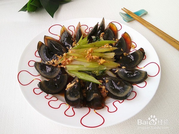 怎么做甜蒜汁拌芹菜皮蛋