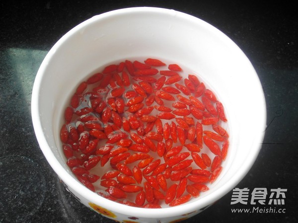 枸杞猪肝养生粥