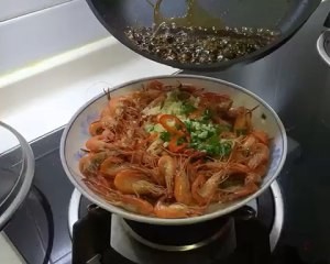 怎么做美味方便的酱油河虾