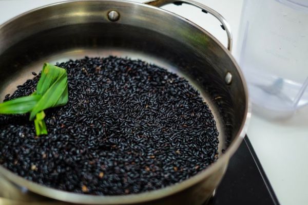 椰奶香兰黑米布丁