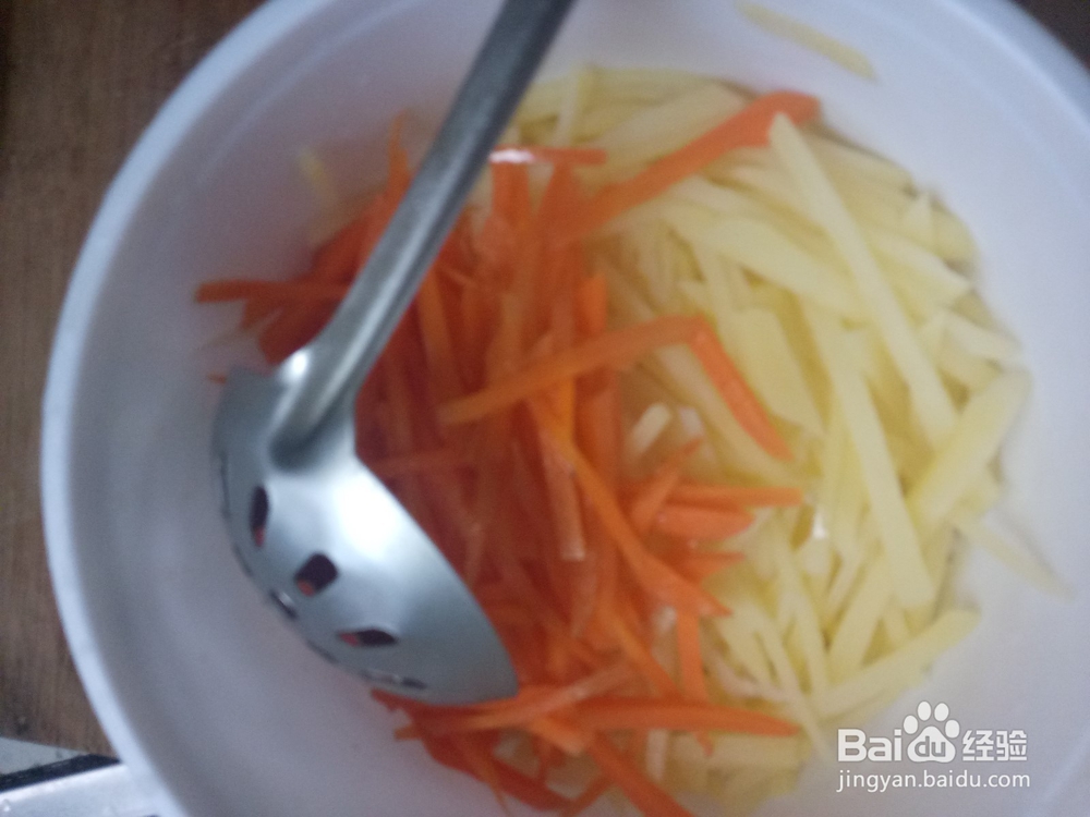 拌土豆和胡萝卜丝