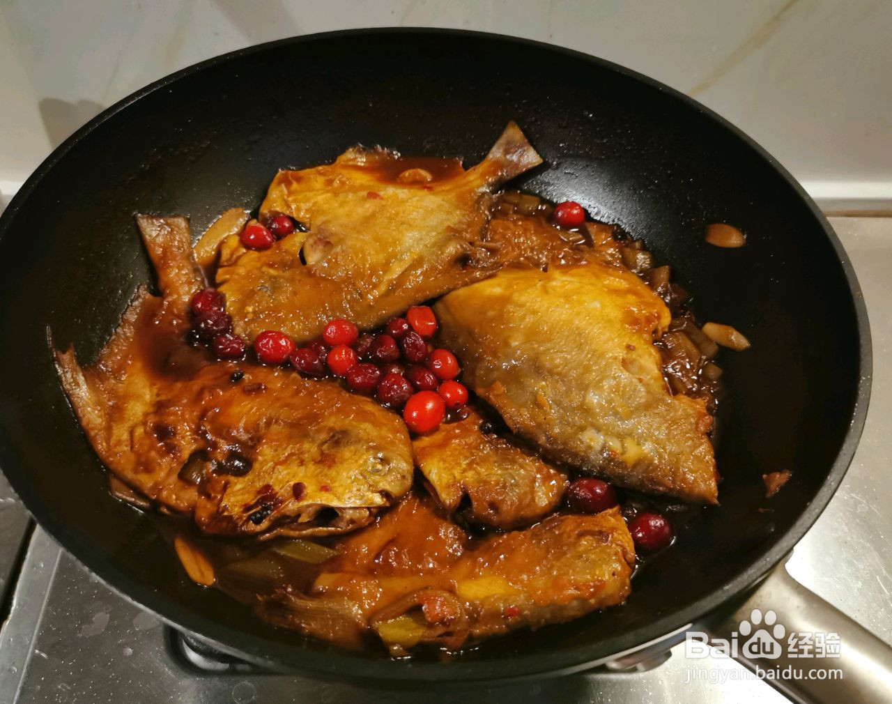 鲜莓烧平鱼的做法