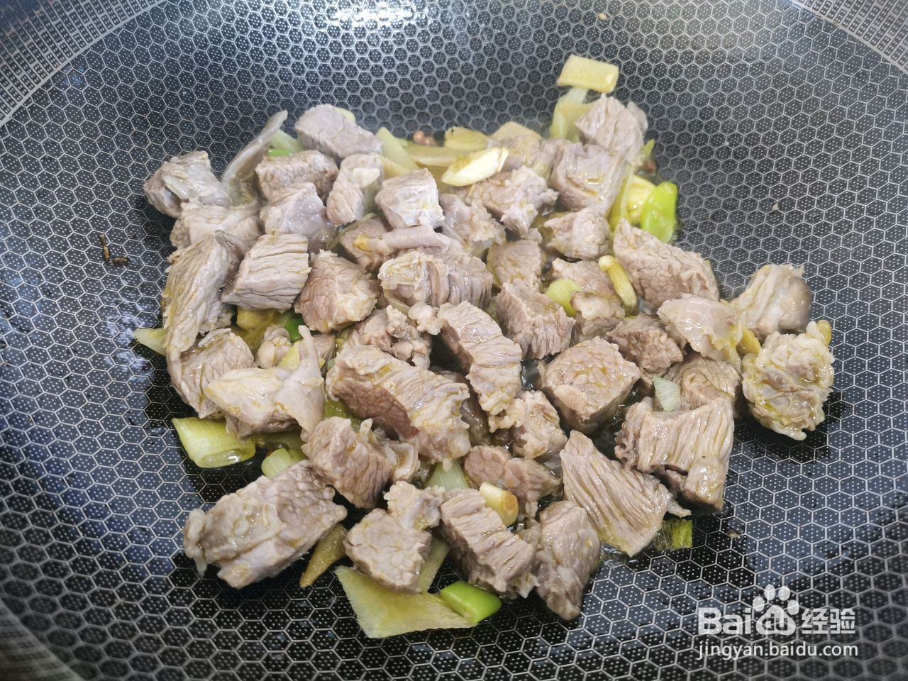 西红柿土豆烧牛腩的做法