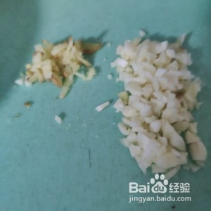 美味的韭菜炒鸭血