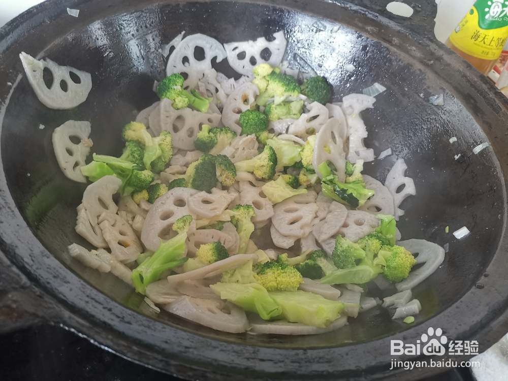 如何用藕片炒西兰花