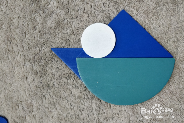 含两个三角形的旗鱼用蒙氏积木怎样拼？