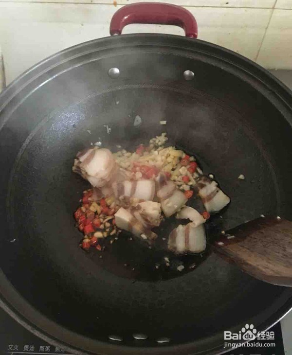 如何做营养又开胃的家常腊肉炒花菜