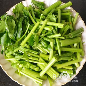 芹菜炒牛肉的做法