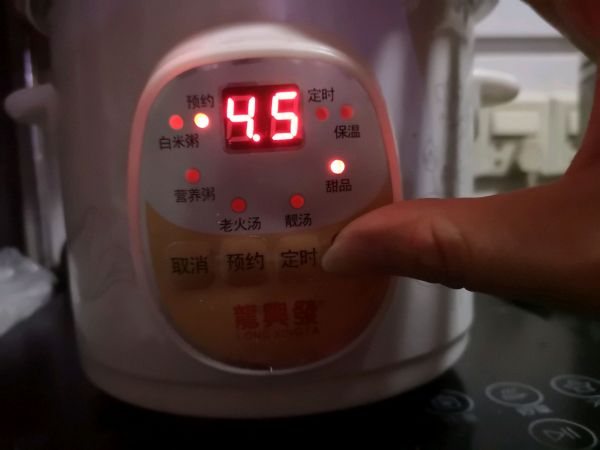 百合薏米枸杞银耳汤