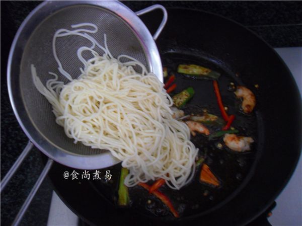 沙茶酱鲜虾炒面