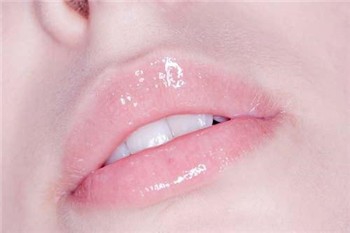 冬季嘴巴开裂怎么解决