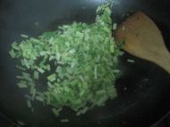 香芹炒酸菜的做法