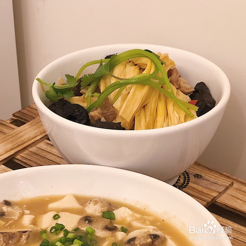 看完就会的醋腐竹木耳五花肉片