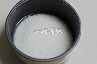 香气四溢的腊肉煲仔饭
