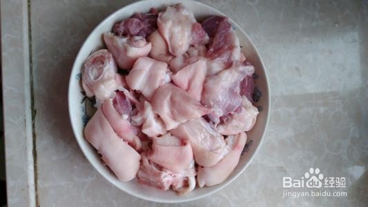 猪蹄炖玉米的做法