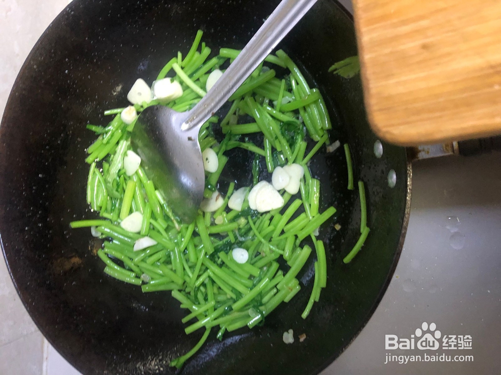 家常蒜片炒茼蒿