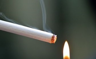 牙齿发黄还有黑垢，是怎么导致的？