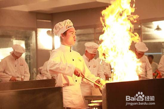 初中毕业到职业学校学技术好不好？