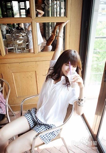 夏季女生该如何搭配衣服，显的时尚又有品味？