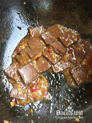 韭菜烧鸭血制作过程