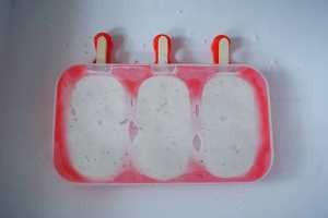 养生食补免搅打纯素草莓脆皮冰激淋的做法