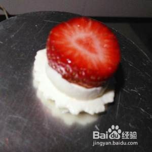 食补佳品草莓圣诞老人的做法