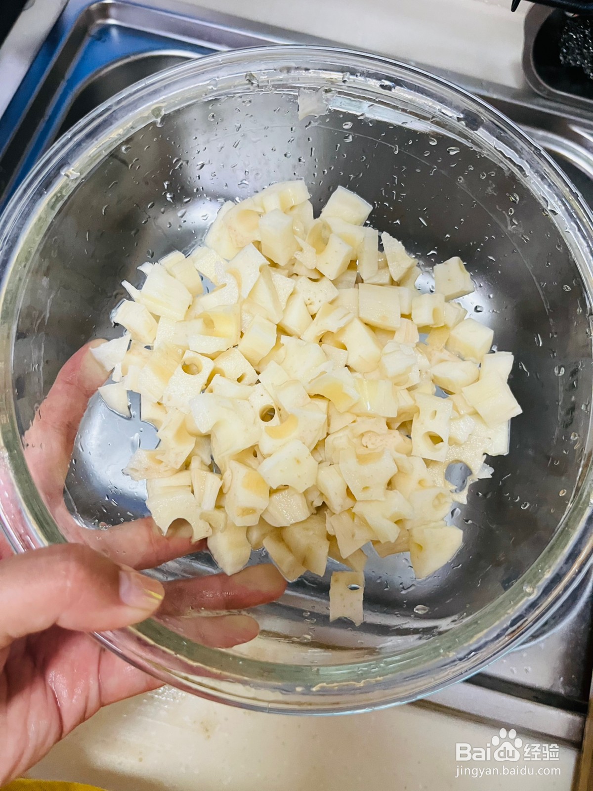 酸辣藕丁五花肉的做法